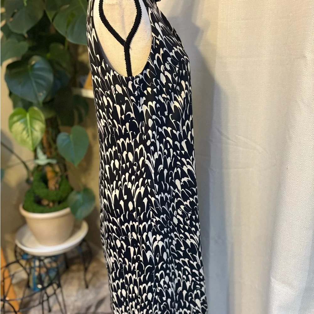 Tahari Black and White Abstract Patterned Mini Sheath Dress